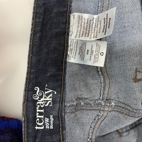 Women's Jeans - Picture 3 of 3